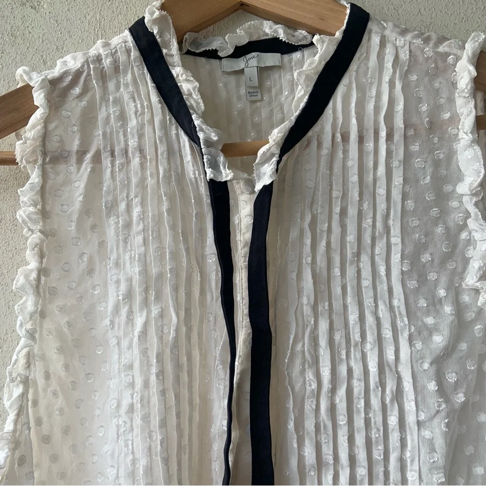 White Sleeveless Top with Black Velvet ribbon - Picture 2 of 9